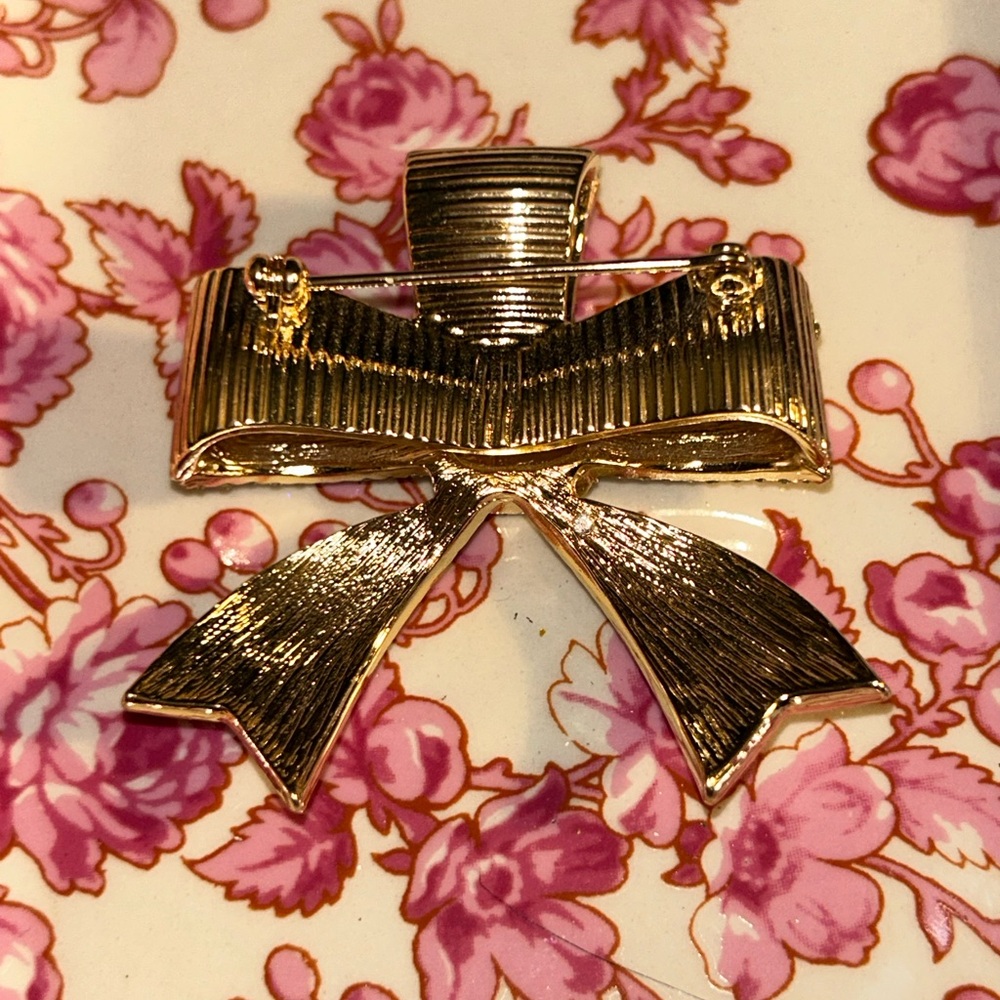 Gold Bow Brooch - Picture 2 of 6